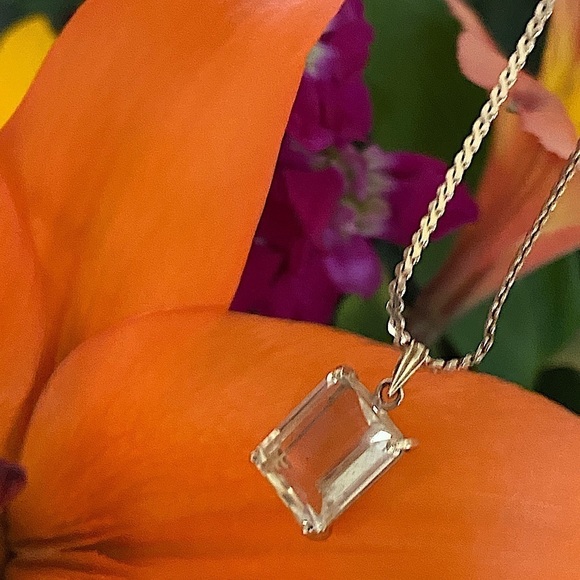 beautiful vintage gold tone bracelet with yellow crystal accent - Picture 5 of 16